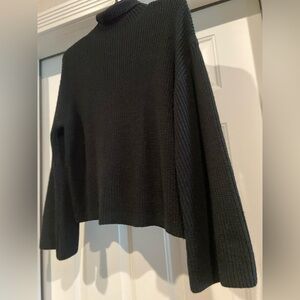 Black~Ribbed Knit~Sweater~Size~M